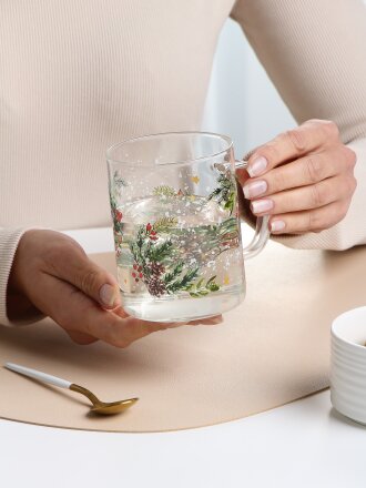 Еловая ветвь