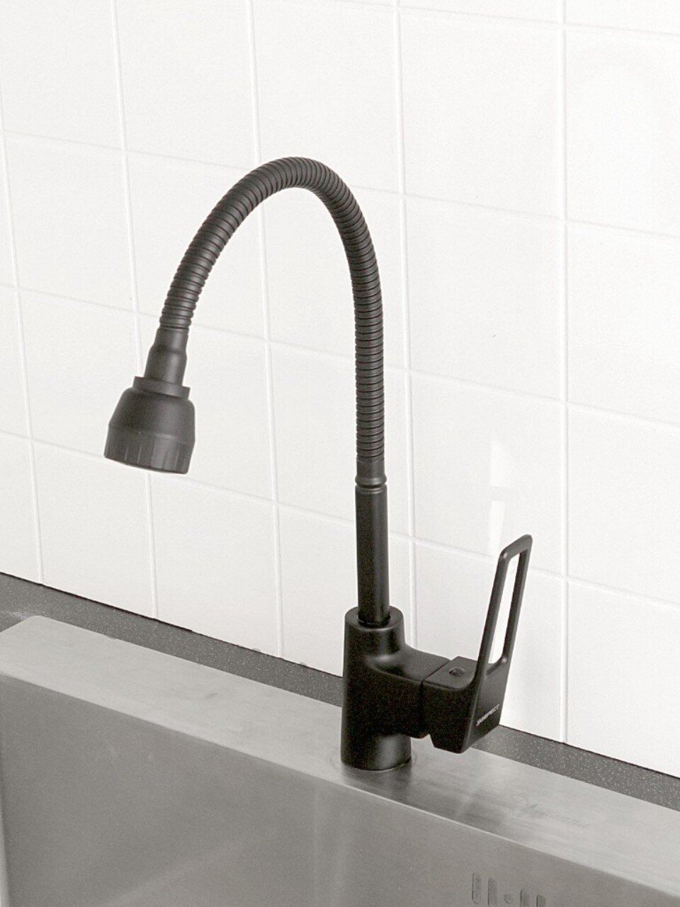Смеситель для кухни, Эверест, гибкий излив, с картриджем, черный, B58-1546