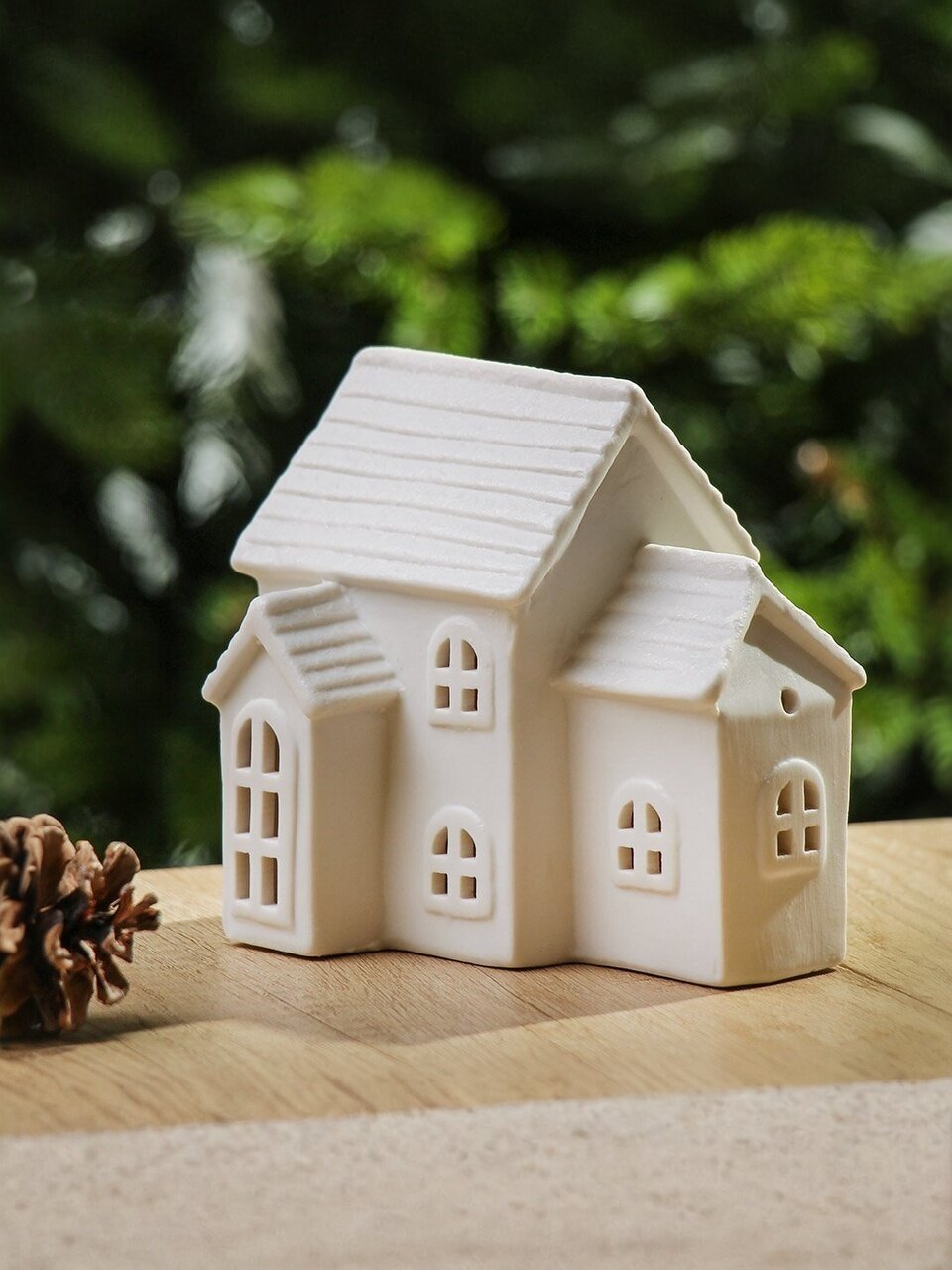 Фигурка декоративная полимер, Домик, 12.5х9х12 см, светящаяся, на батарейках, Y4-9361