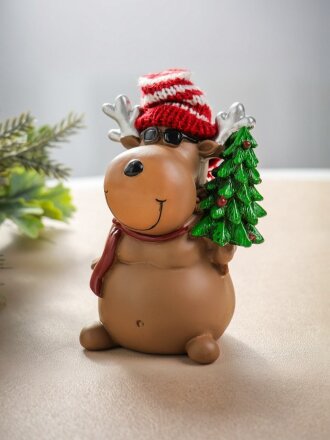 Олень с ёлкой