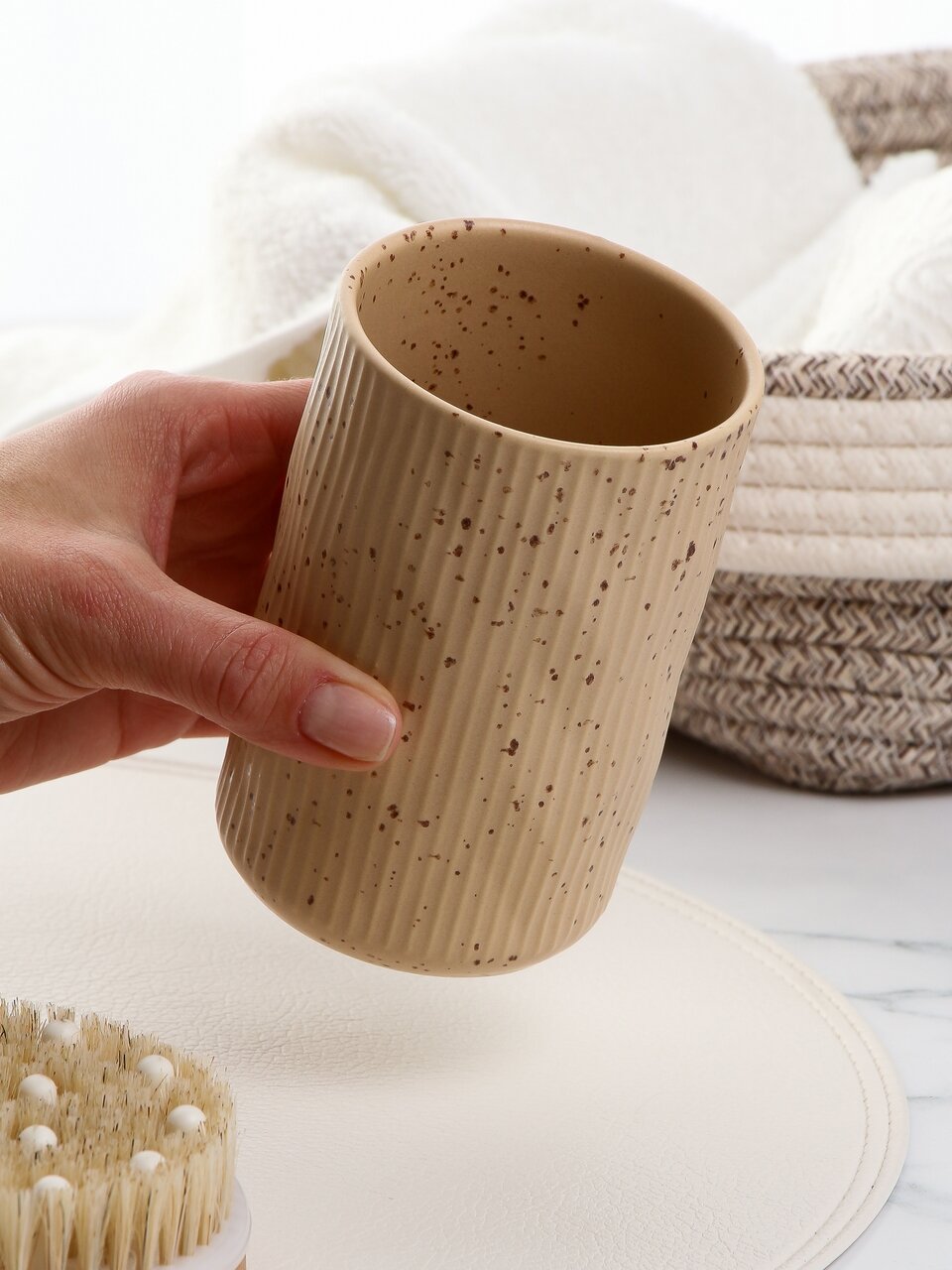 Стакан для зубных щеток, 7.3х7.3х11 см, керамика, бежевый с вкраплением, Y4-9837