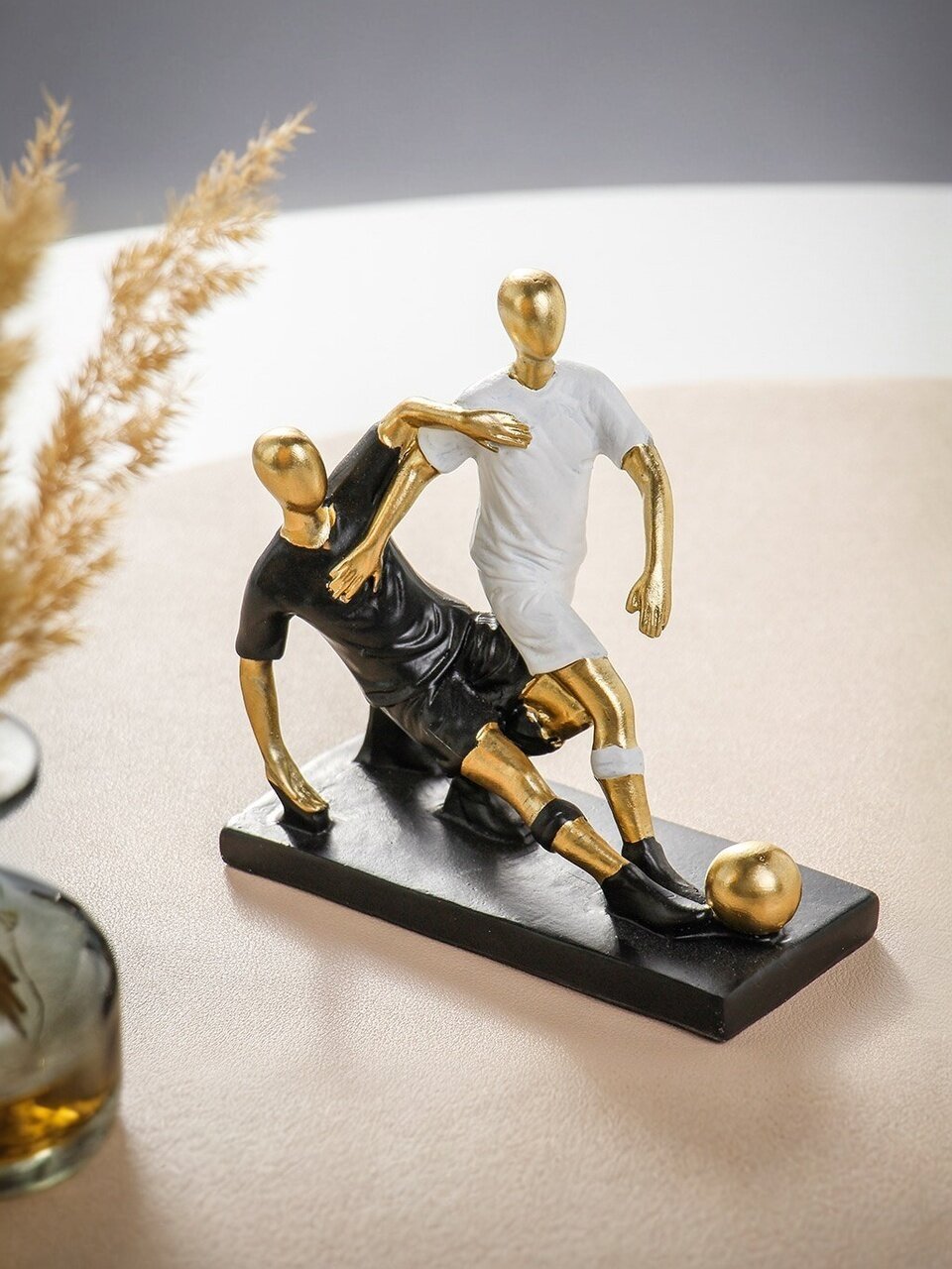 Фигурка декоративная полистоун, Футбол, 11.5х5х12 см, A020250