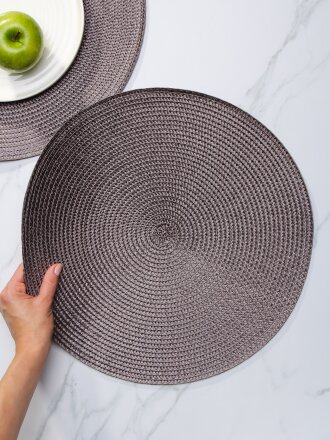 коричневый