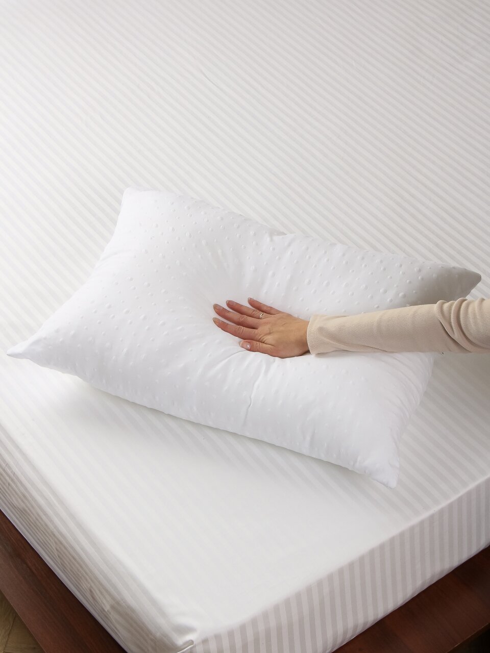 Подушка 50 х 70 см, полиэстер, Bubble, чехол микрофибра, средняя, Майская ночь