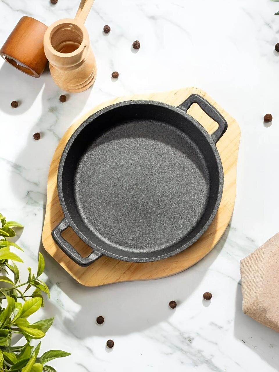 Сковорода чугун, 18х3.5 см, с подставкой, Y4-8882