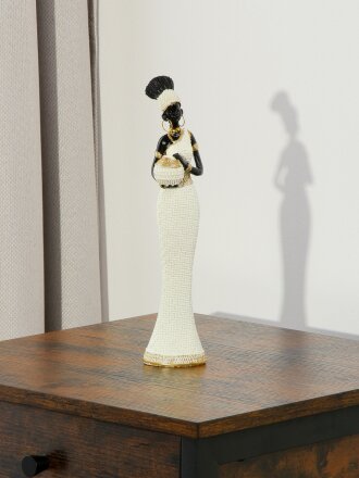 Африканка с кувшином