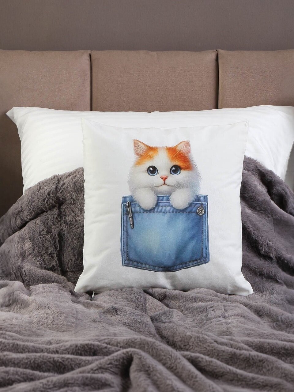 Подушка декоративная, 38х38 см, Котенок в кармашке, 100% полиэстер, Микрос