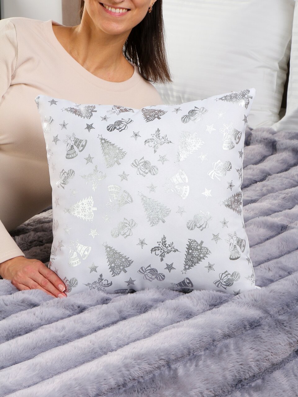 Наволочка декоративная Елочка, 100% полиэстер, 45 х 45 см, серебро, A130011