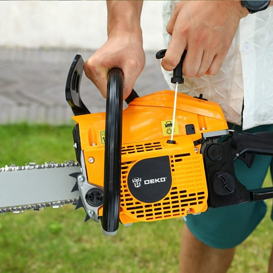Пила цепная бензиновая, Deko, 2.7 л.с., 2000 Вт, длина шины 40.5 см, шаг цепи 0.325 дюйм, 64 звена, DKCHS 45-16