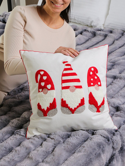 Чехол на подушку Гномики, 100% полиэстер, 45 х 45 см, белый, декоративный, A130016