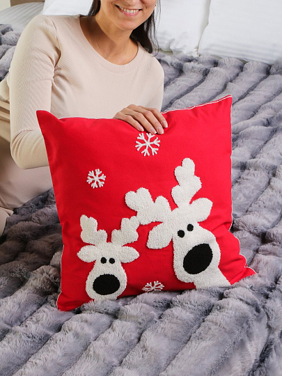 Чехол на подушку Олени, 100% полиэстер, 45 х 45 см, красный, декоративный, A130015