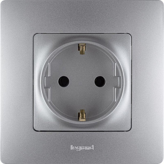 Механизм розетки 1-м СП Etika 16А IP20 250В 2P+E с заземл. немецк. винт. клеммы алюм. Leg 672421