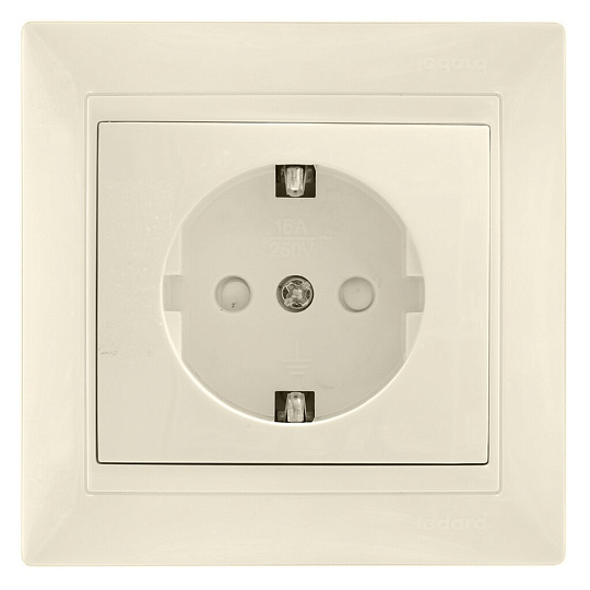 Розетка Евро скрытой установки, 1 гнездо, с заземлением, 16 А, с защитными шторками, кремовая, закрытый корпус, Ledard, 6078678