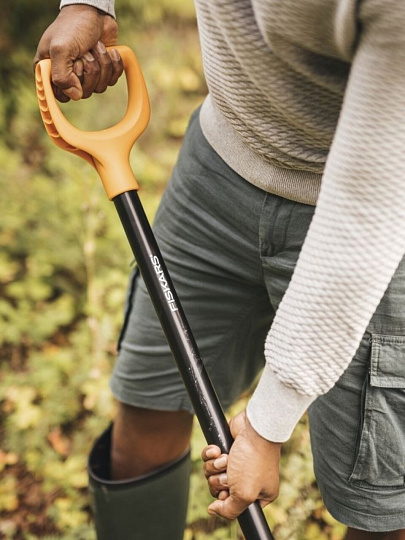 Лопата совковая, сталь, 230х190 мм, черенок стальной, с рукояткой, Fiskars, Solid, 1066718