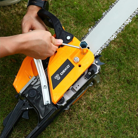 Пила цепная бензиновая, Deko, 2.7 л.с., 2000 Вт, длина шины 40.5 см, шаг цепи 0.325 дюйм, 64 звена, DKCHS 45-16
