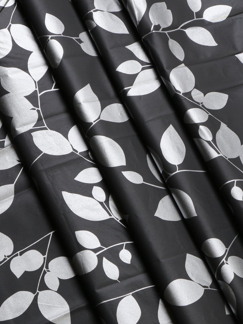 Штора для ванной 180х180 см, Peva, Лепестки на черном, черная, Y4-11162