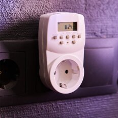 Таймер розеточный 1 гнездо, электронный, 220 В, 24 ч, 1600Вт, энергозависимая память, Uniel, UST-E20 WHITE, UL-00003766