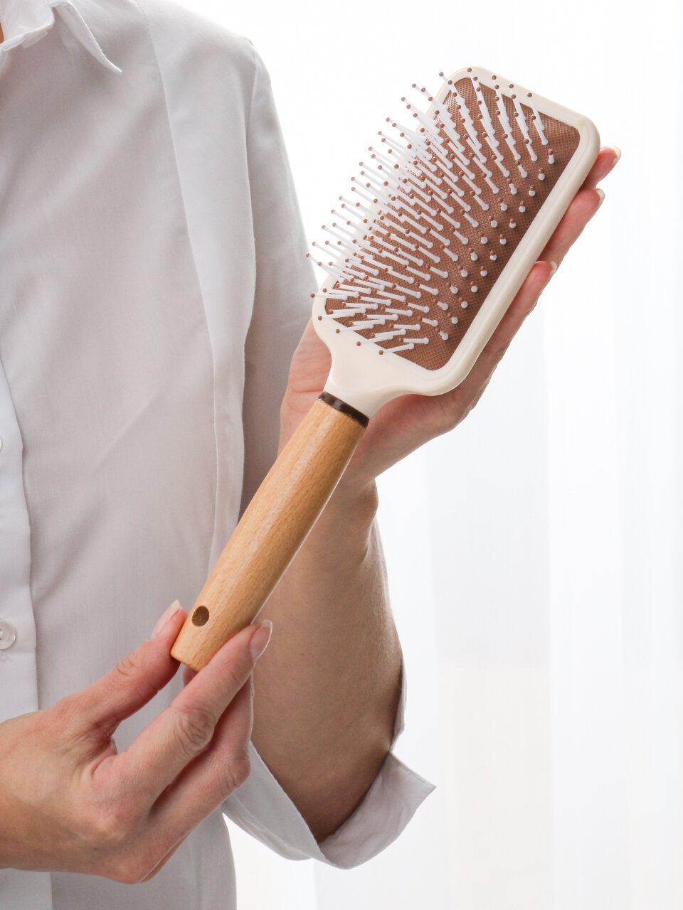 Расческа массажная, 25.5х8.5 см, пластик, деревянная ручка, квадратная, A100072