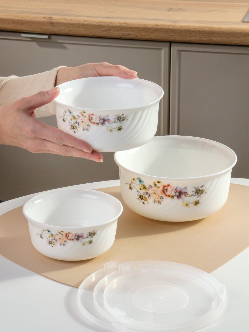 Салатник стеклокерамика, круглый, 3 шт, 9 см, 19, 16, 14 см, 0.5,0.8,1.4 л, с крышкой, Эмилия, Daniks