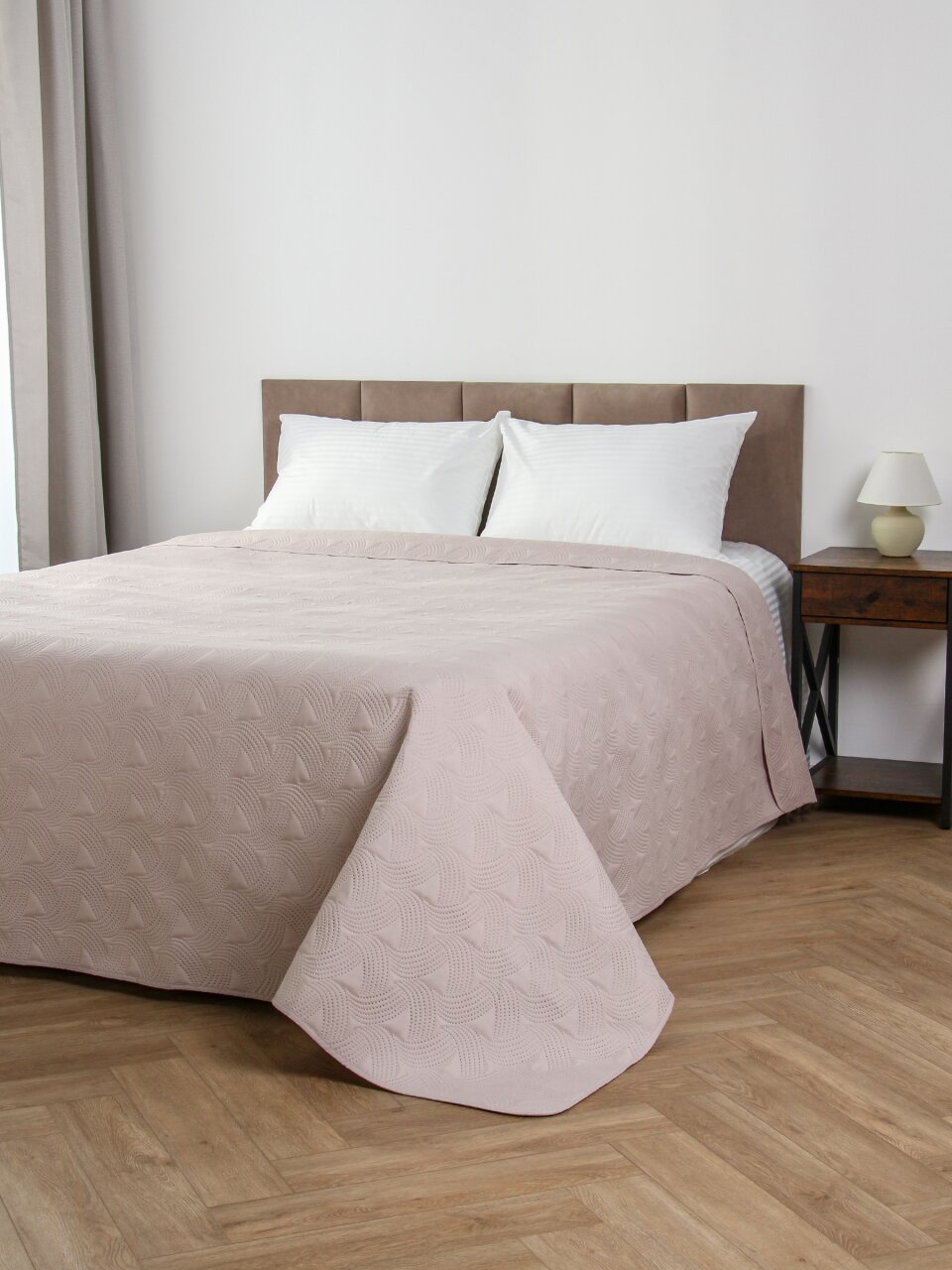Покрывало евро, 240х220 см, 100% полиэстер, стеганое, Silvano, Ультрасоник Геометрия, молочное