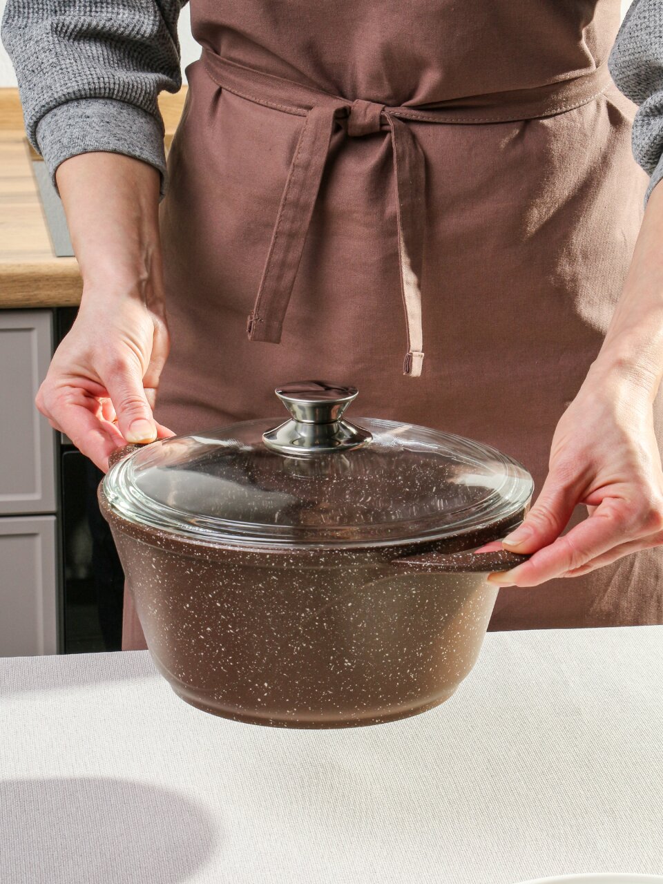 Кастрюля алюминий, антипригарное покрытие, 2 л, крышка стекло, Горница, Шоколад, к2233аш