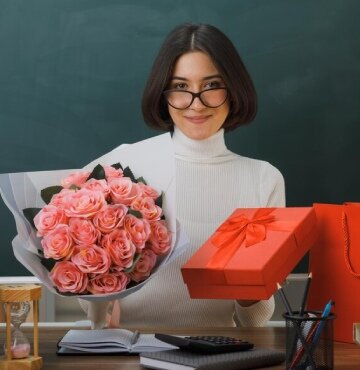 Подарки учителю на 8 марта