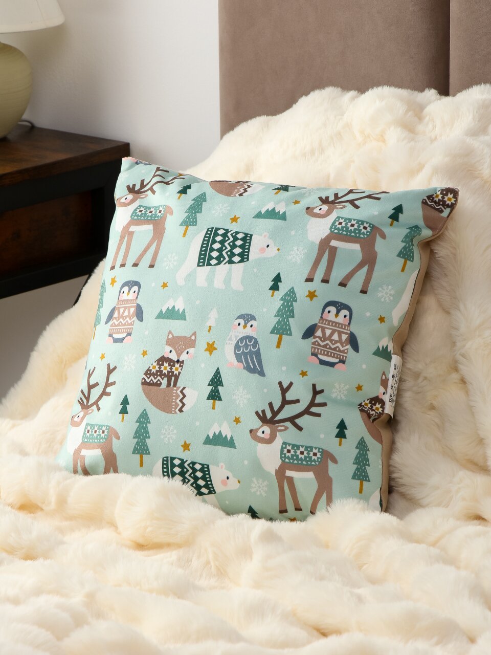 Подушка декоративная 40х40 см, Новый год, Медведи и олени, 100% полиэстер, 322676