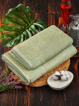 бледно-зеленый