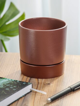 коричневый