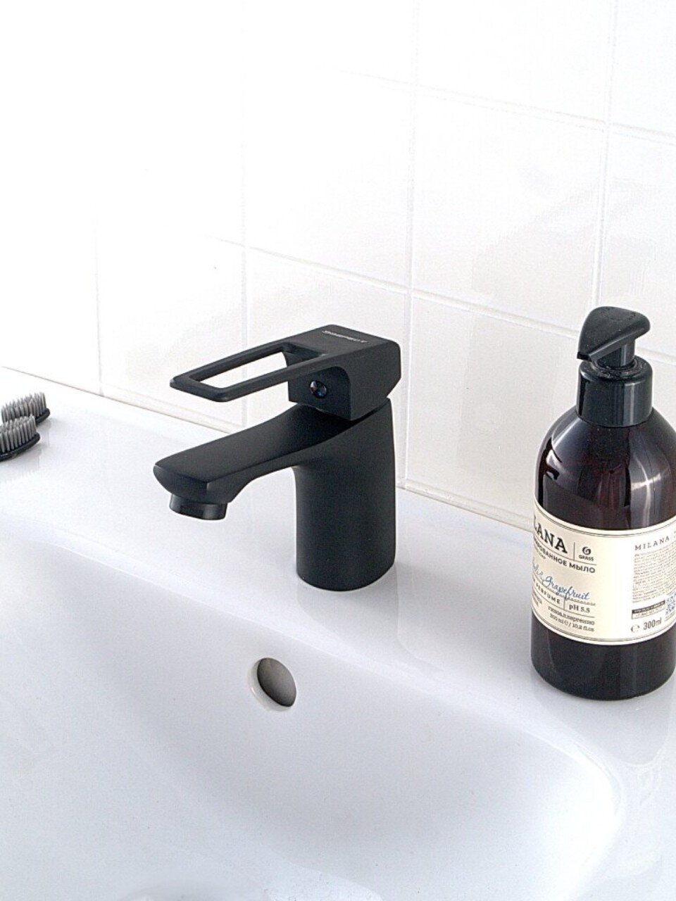 Смеситель для раковины, Эверест, короткий излив, с картриджем, B10-1546