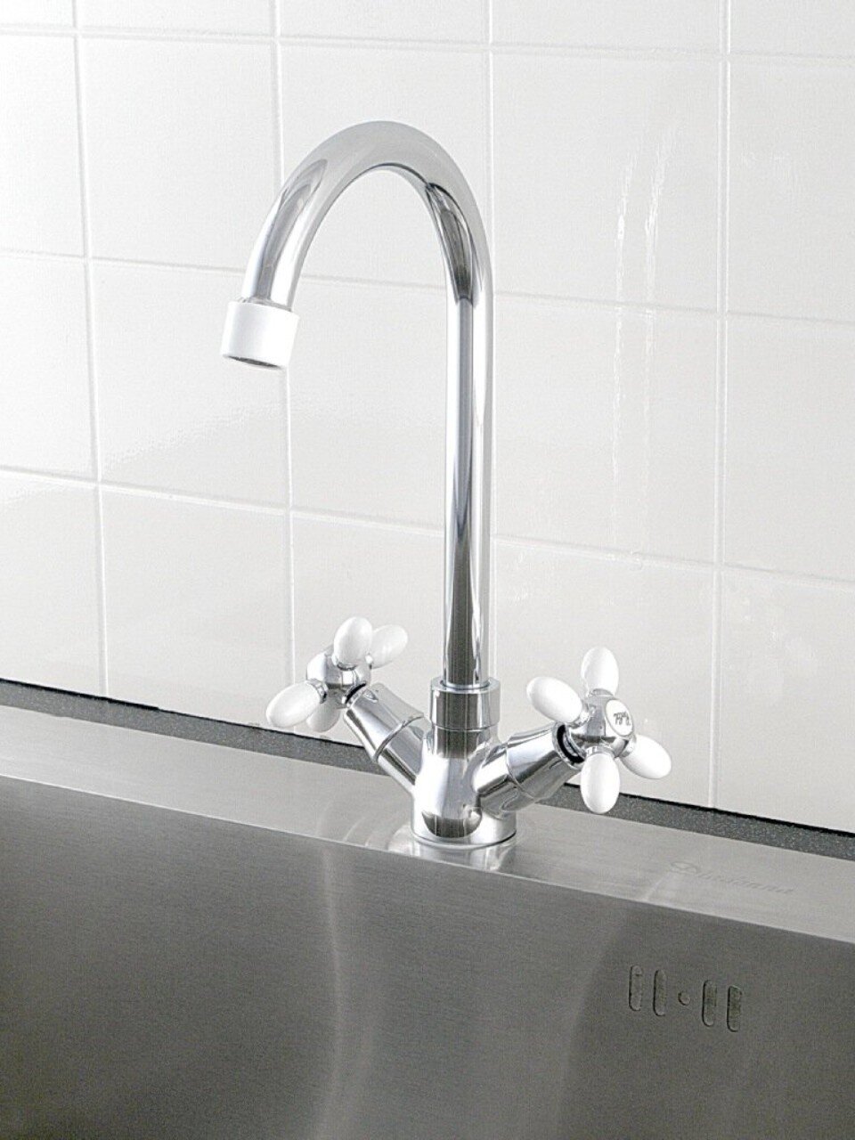 Смеситель для кухни, Эверест, с кран-буксой, белый, хром, B59-071A