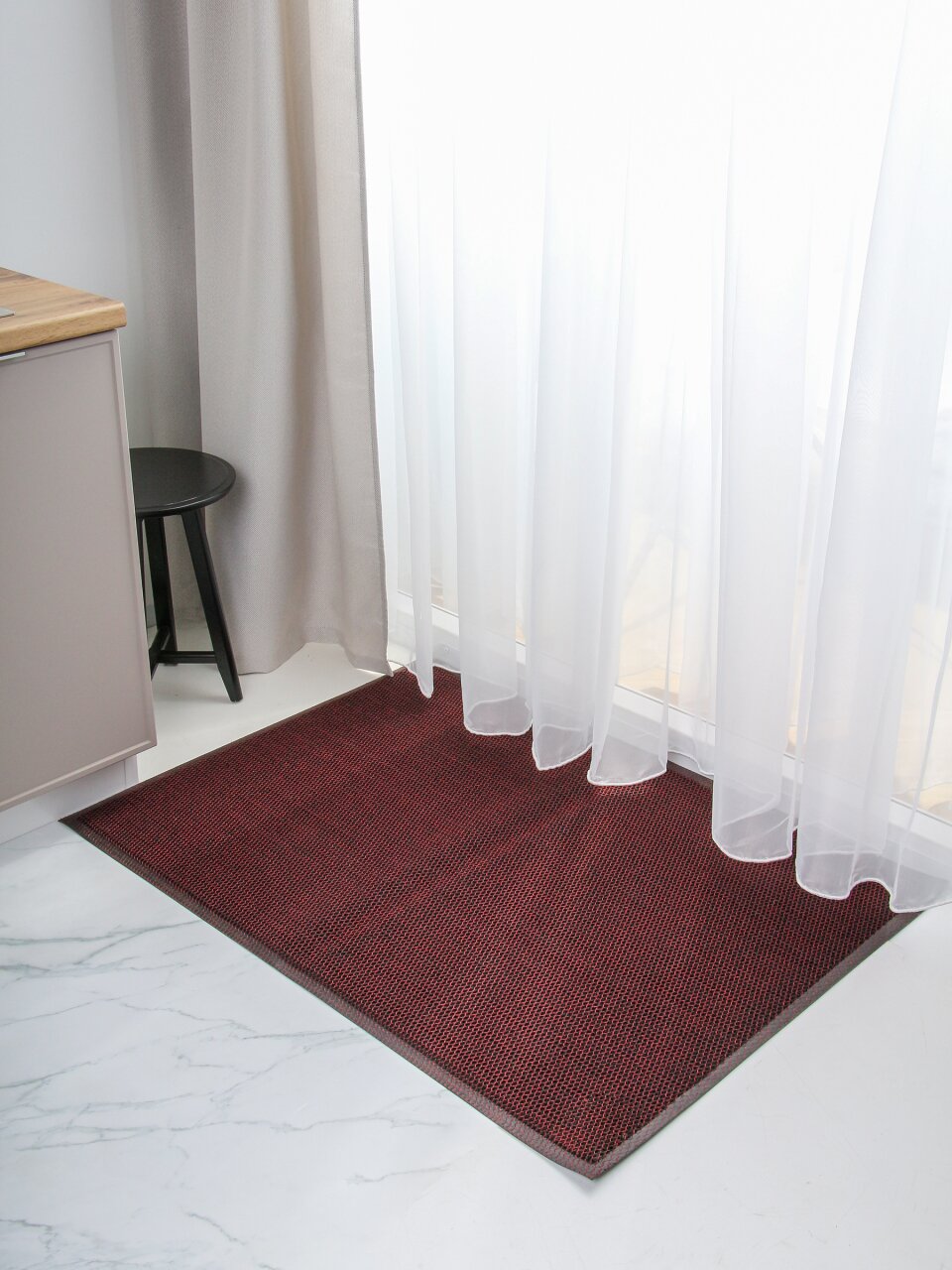 Коврик придверный, 90х120 см, прямоугольный, полиэстер, красно-черный, Mesh mat, ComeForte, ММ-16