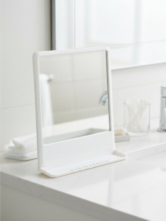 снежно-белый