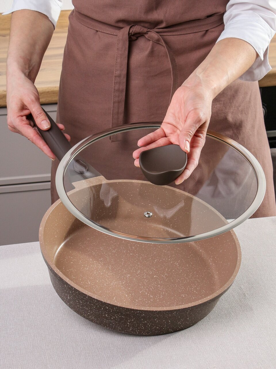 Сковорода литой алюминий, 26 см, антипригарное покрытие, Горница, Дуэт Шоколадный мусс, с крышкой, съемная ручка, индукция, Ис8264Дш