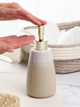 бежевый камень