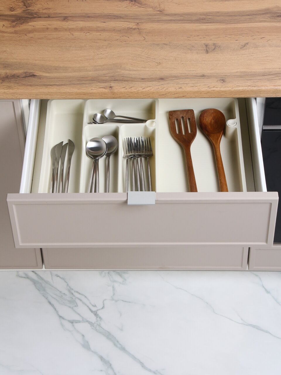 Лоток для столовых приборов раздвижной, светло-серый, Бытпласт, Phibo, 43423183051