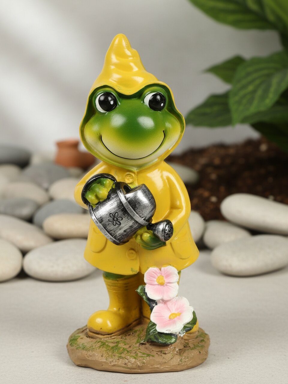Фигурка садовая декоративная Лягушка в плаще, 12.5х8х22 см, полистоун, Y4-11220, в ассортименте