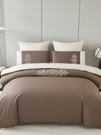 коричневый