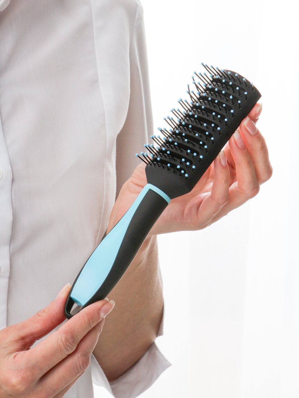 Расческа массажная, 24х4.5 см, пластик, пластиковая ручка, прямоугольная, черно-голубая, A100026