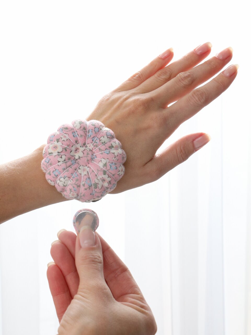 Игольница магнитная с резинкой, 7.5х3 см, полиэстер, A180050