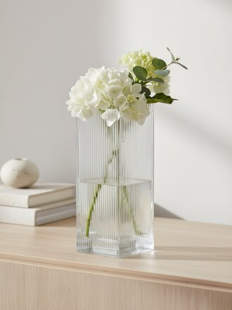 бесцветный