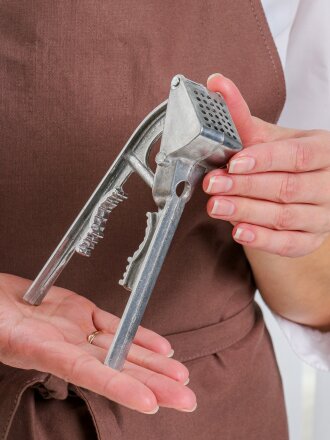 Пресс для чеснока с орехоколом