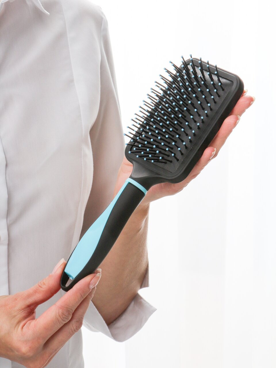 Расческа массажная, 25.5х8.5 см, пластик, пластиковая ручка, квадратная, черно-голубая, A100025