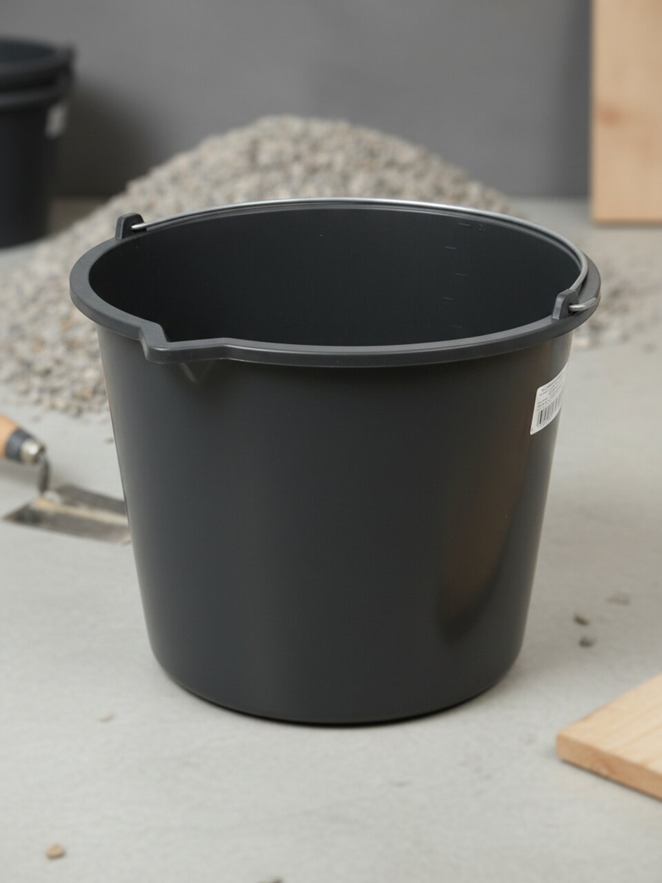 Ведро пластик, 12 л, черное, строительное, со сливом, антиударное, вс12а