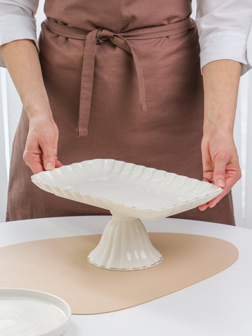 Ваза для фруктов, фарфор, на ножке, 30.5 см, ТМ Глория, Bonjart, Золотая линия, 202491