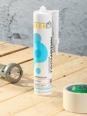 бесцветный