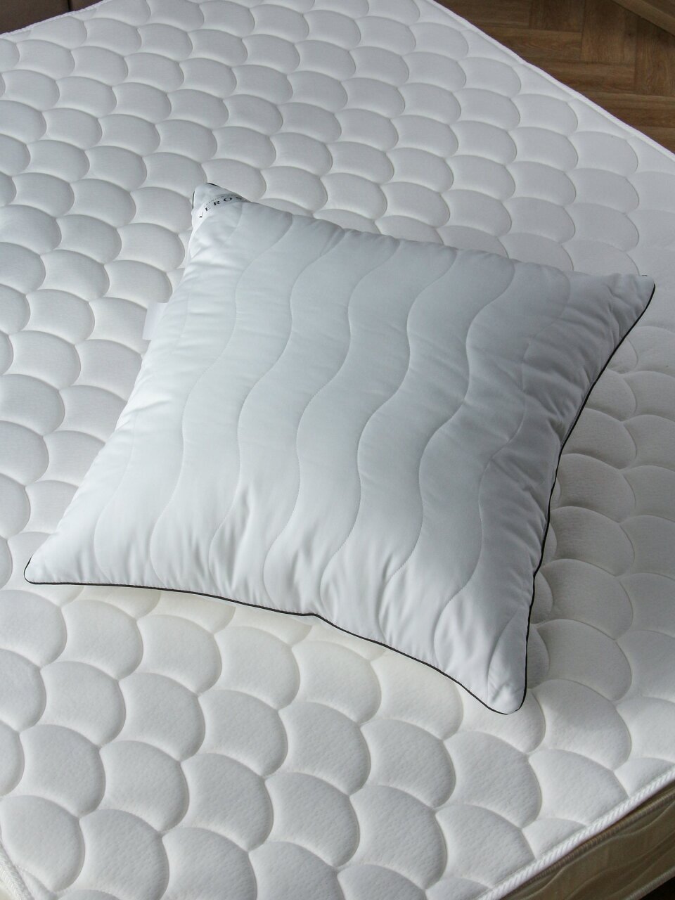 Подушка 70 х 70 см, 50% визкоза, 50% полиэстер, Шелк, чехол хлопок, Verossa