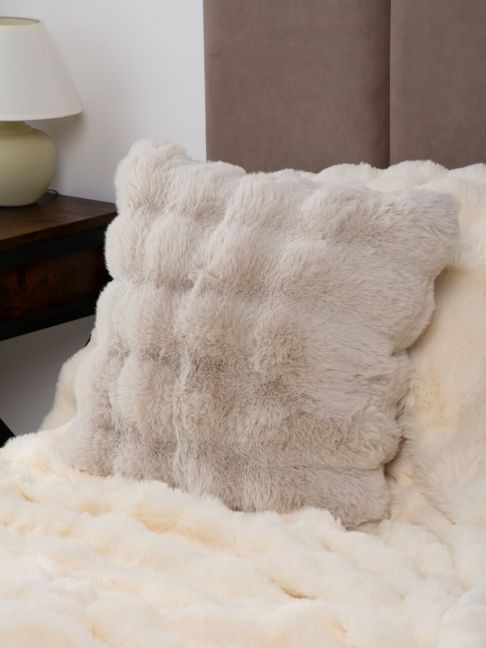 Наволочка декоративная Кролик, 100% полиэстер, 45 х 45 см, светло-бежевая, A130054