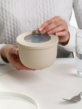 Миска пластик, 0.6 л, 12х8.2 см, латте, круглая, герметичная, Idea, Нео, М 1324