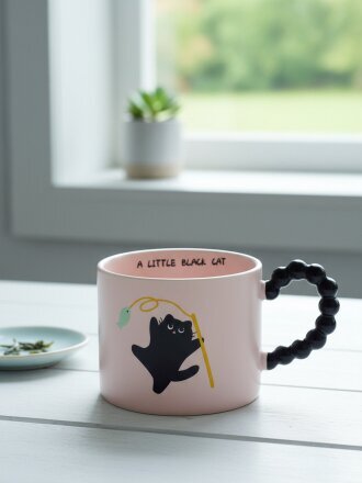 Игривый котенок